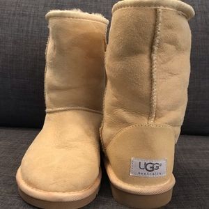 UGG classic short II